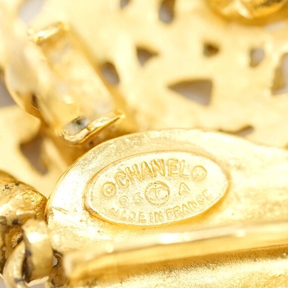 CHANEL CC Logos filigree Drop Clip-On Earrings Gold Tone 95A Auth w/Box s108-2 - Picture 4 of 5